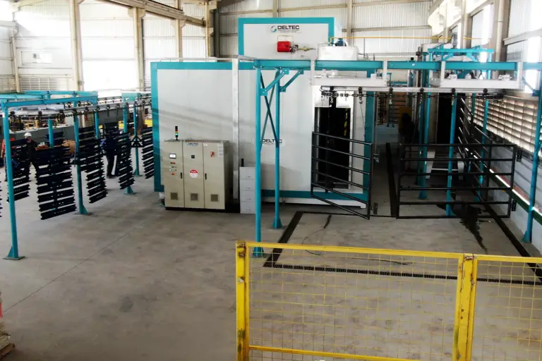 Instalação da cabine de pintura eletrostática da Currais Itabira em 2024.