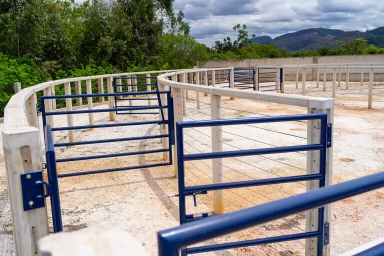 Curral Anti-Stress C37-C3 em concreto pré-moldado protendido e autoadensável da Currais Itabira.