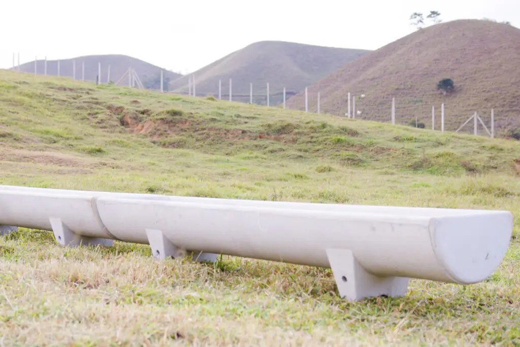 Cocho para ração em concreto autoadensável da Currais Itabira.