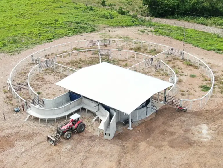 Curral Anti-Stress C103-5 em concreto pré-moldado protendido e autoadensável da Currais Itabira.