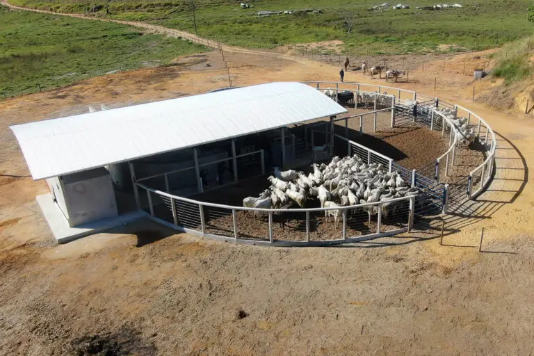 Curral Anti-Stress C12 em concreto pré-moldado protendido e autoadensável da Currais Itabira.