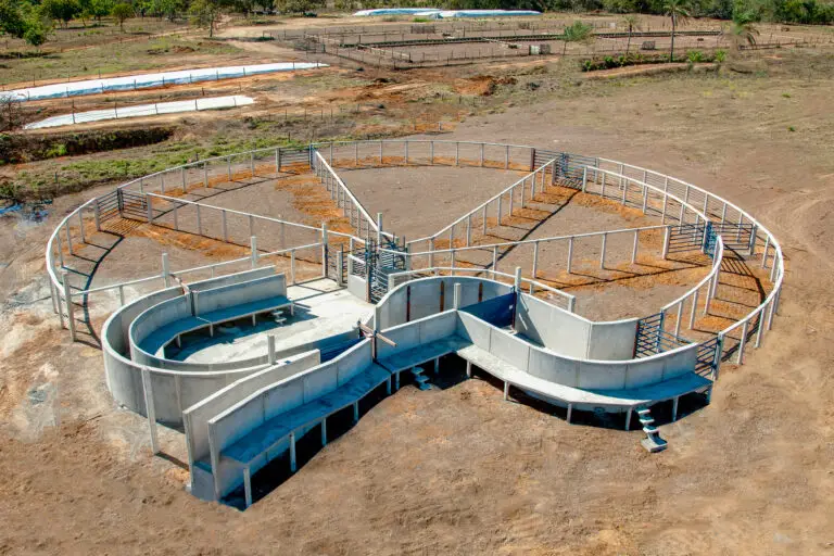 Curral Anti-Stress C37-C3 em concreto pré-moldado protendido e autoadensável da Currais Itabira.