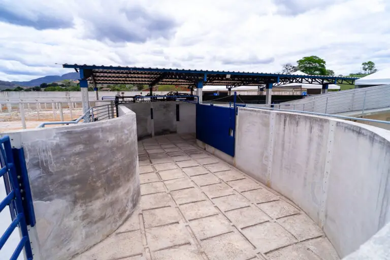 Curral Anti-Stress C37-C3 em concreto pré-moldado protendido e autoadensável da Currais Itabira.
