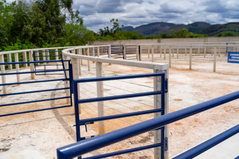 Curral Anti-Stress C37-C3 em concreto pré-moldado protendido e autoadensável da Currais Itabira.