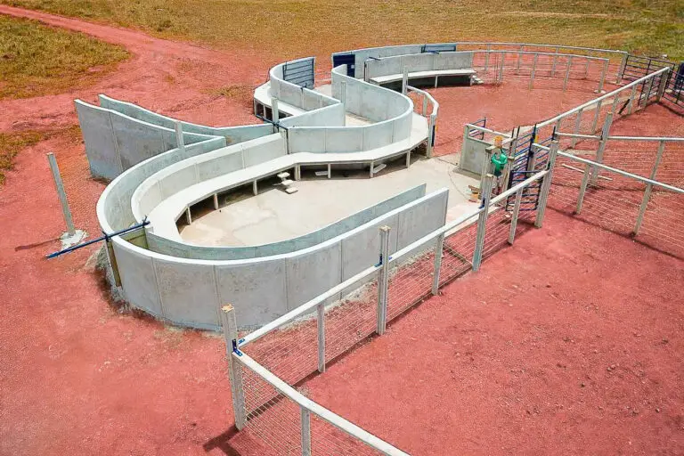 Curral Anti-Stress C60-C3 em concreto pré-moldado protendido e autoadensável da Currais Itabira.