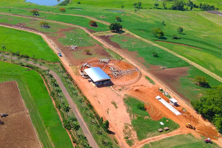 Curral Anti-Stress C98 em concreto pré-moldado protendido e autoadensável da Currais Itabira.