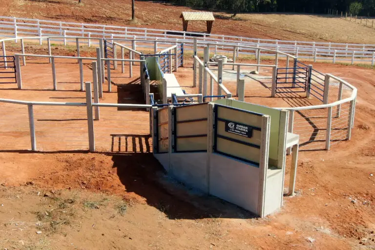 Curral convencional C17 em concreto pré-moldado protendido e autoadensável da Currais Itabira.