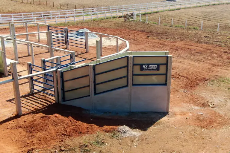 Curral convencional C17 em concreto pré-moldado protendido e autoadensável da Currais Itabira.