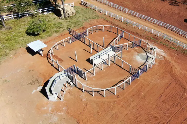 Curral convencional C17 em concreto pré-moldado protendido e autoadensável da Currais Itabira.