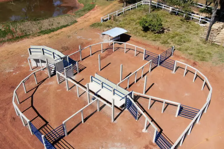 Curral convencional C17 em concreto pré-moldado protendido e autoadensável da Currais Itabira.