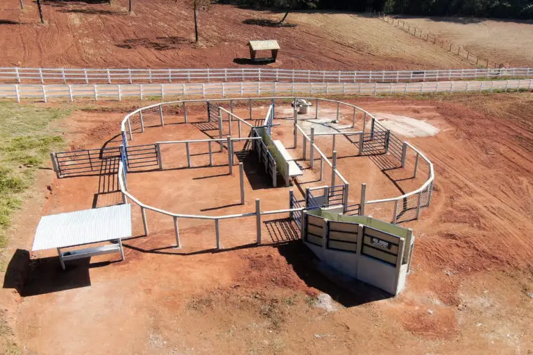 Curral convencional C17 em concreto pré-moldado protendido e autoadensável da Currais Itabira.