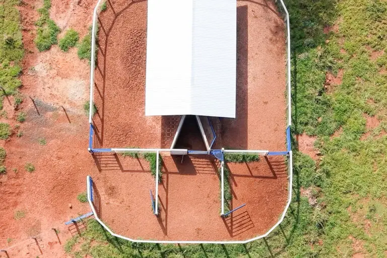 Curral convencional C18 em concreto pré-moldado protendido e autoadensável da Currais Itabira.