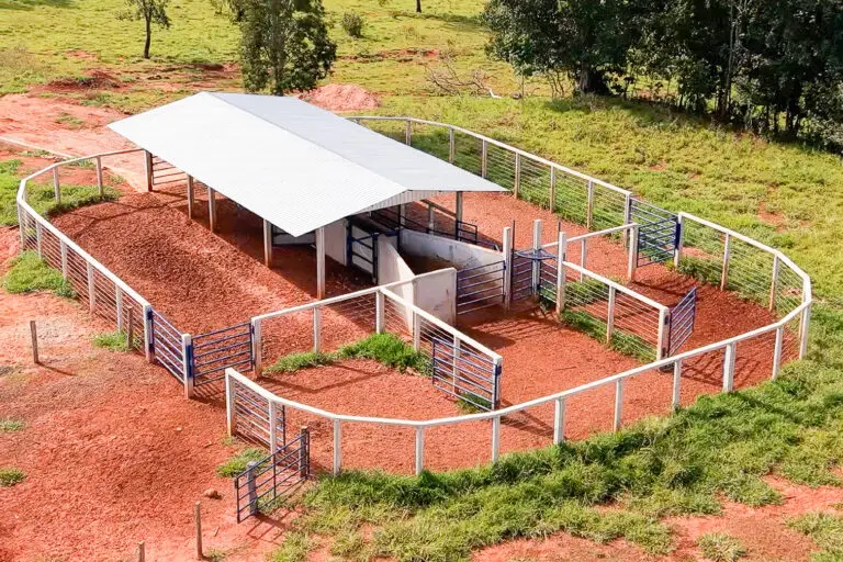 Curral convencional C18 em concreto pré-moldado protendido e autoadensável da Currais Itabira.