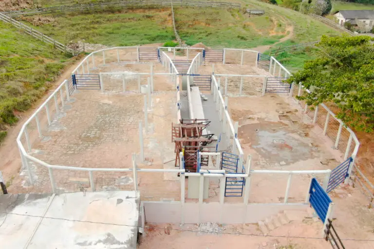 Curral convencional C41 em concreto pré-moldado protendido e autoadensável da Currais Itabira.