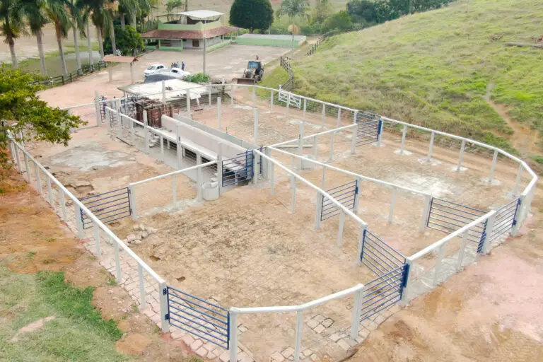 Curral convencional C41 em concreto pré-moldado protendido e autoadensável da Currais Itabira.