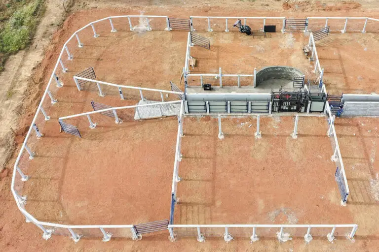 Curral convencional C61 em concreto pré-moldado protendido e autoadensável da Currais Itabira.