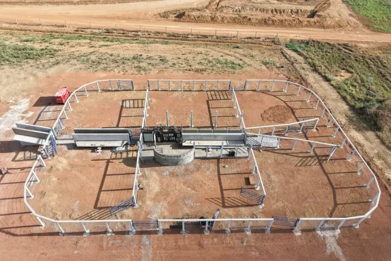 Curral convencional C61 em concreto pré-moldado protendido e autoadensável da Currais Itabira.