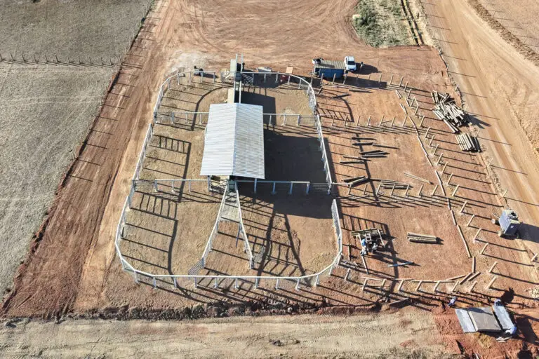 Curral convencional C61 em concreto pré-moldado protendido e autoadensável da Currais Itabira.