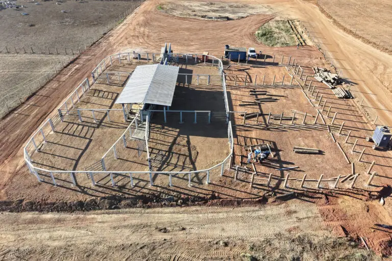 Curral convencional C61 em concreto pré-moldado protendido e autoadensável da Currais Itabira.