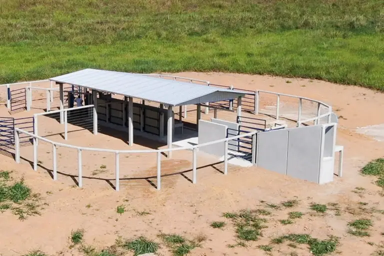 Curral convencional C77 em concreto pré-moldado protendido e autoadensável da Currais Itabira.