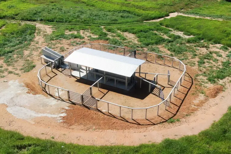 Curral convencional C77 em concreto pré-moldado protendido e autoadensável da Currais Itabira.