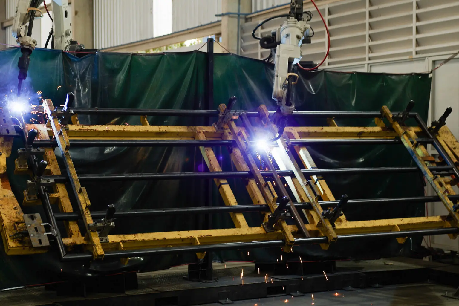 Processo de fabricação de porteiras em aço corten da Currais Itabira.